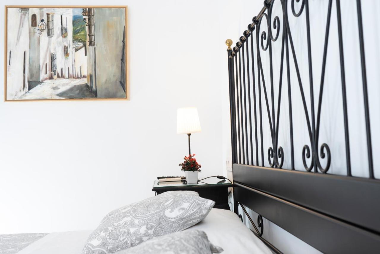Hostal Trafalgar Barbate Esterno foto